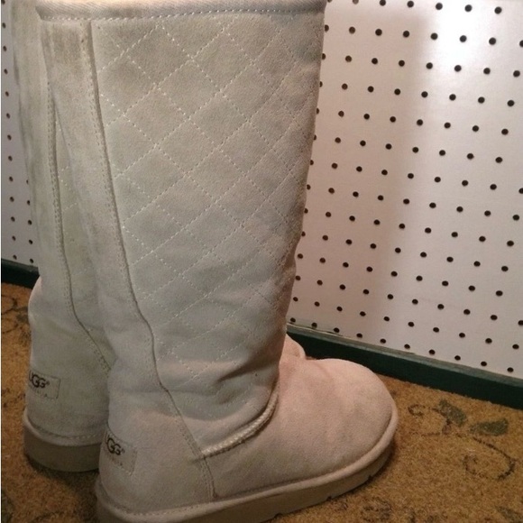 UGG  Cozy Cream Quilted Women's Boots Size 5 - Picture 5 of 7